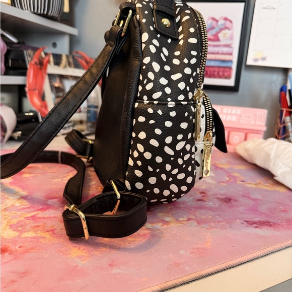 Betsey Johnson Floral Print Interior - Picture 2 of 8